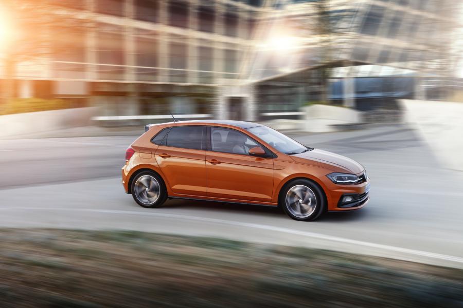  Volkswagen Polo R-Line (Typ AW) 2017 года  (WW) (фото 2 из 42)